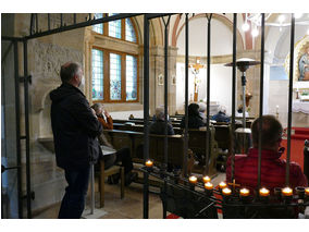 Bittprozession an der Weingartenkapelle (Foto: Karl-Franz Thiede)